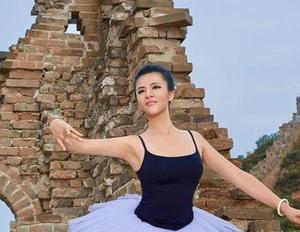 网盘里的“爱丝”：操场上那位直接穿越的少女居然被我下载了！