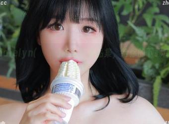 发现Addielyn(에디린)的丝袜作品集，给你的下载库加点调味料。
