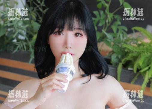 发现Addielyn(에디린)的丝袜作品集，给你的下载库加点调味料。