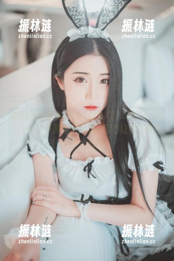 在Bomi(普美)的DJAWAPhotoBomistry中，原图带来躁动，图包让你在夜晚静止思考