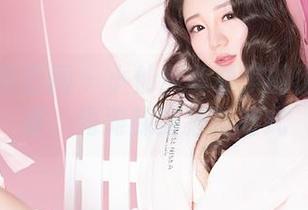 GIRLT果团网 – 小仙女莫雅淇的比基尼图集：海滩躲猫猫新方式