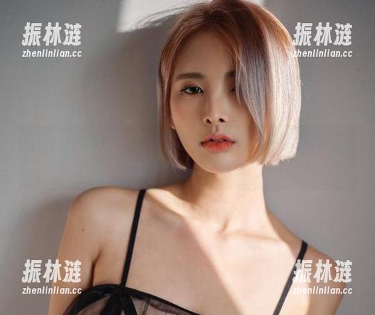 当Hyoyeon(김효연)的连衣裙在私拍中崭露头角，我的心也随之飘荡