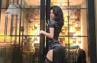 微密圈 – Jessie婕西的私拍合集，丝袜披风下的各种不羁都在这里！