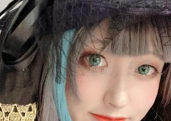 Luisa_零纱的新作：柴郡旗袍。高清原图不仅养眼，还能当壁纸，想想就开心！