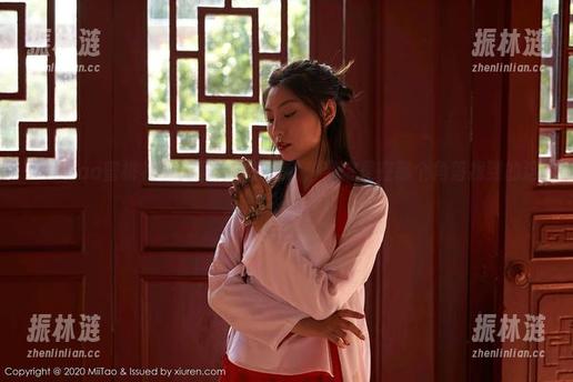 MiiTao蜜桃社 - 无圣光的许思铭：到底是在哪个角落找到的这套礼服？