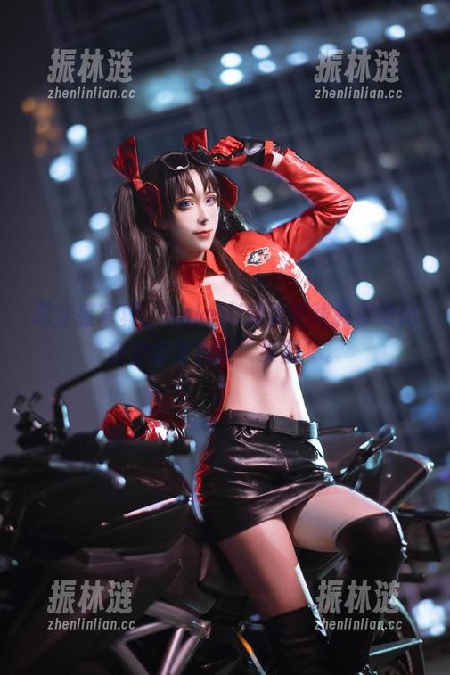 职业装写真，Sakiiii翎柒在线教你如何在办公室也能“耍酷”。