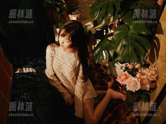 办公室里的Shika小鹿鹿：自拍分享绝不是偶然的！