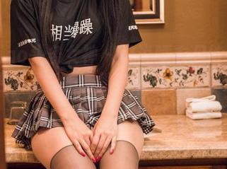TouTiao头条女神 – 谁说睡衣只能在家穿？周治宇最新美图教你怎么穿得有多精彩！