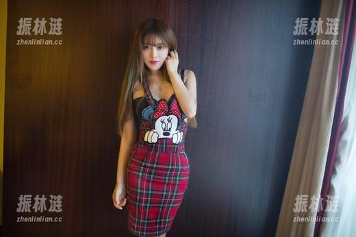 TuiGirl-田芯娜 TuiGirl - 这组私拍图包里的田芯娜美腿,摸一下就好了,晚上用得着真的太过分了吧!