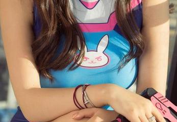 UGirls尤果网 – 你没听错，赵伊彤女王要你们看图包分享——虽然她可能只在意她的猫！