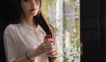 Xiuren秀人网 – 在户外捕捉欧阳若依的在线美图，心里的小鹿乱撞着！