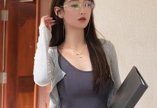 Xiuren秀人网 – 高清壁纸、短裙加持，筱慧cindy真知道如何招惹眼球