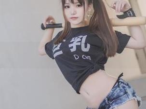 Yoko宅夏的新作：四人彼女写真，谁能抵挡这样的吸引力？