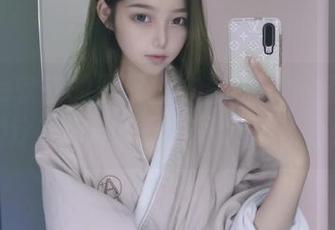 eloise软软的双拼丝袜套图——腿部线条加分，有效提升二次元存在感！