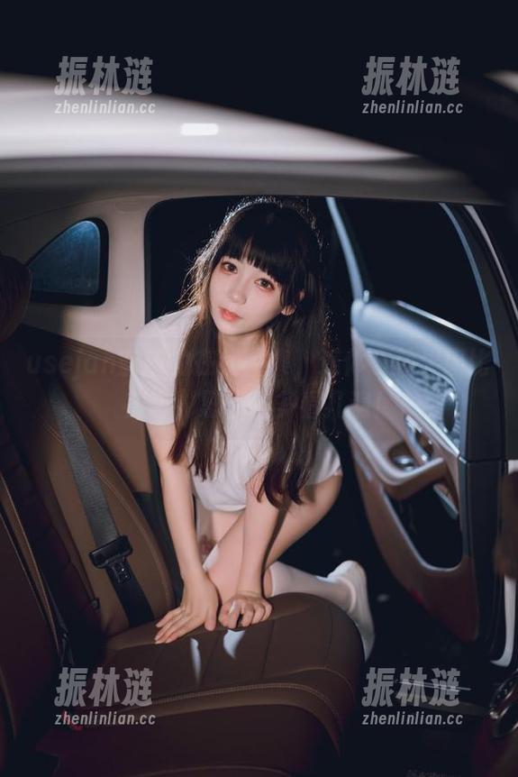 usejan蓝蓝 usejan蓝蓝的在线图集,连体衣效果堪比初恋,忍不住多看几遍!
