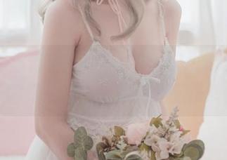 被白色丝质连衣裙迷住的yoko夏宅：她的作品集值得你的分享吗？