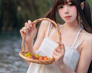 看完咬人小小兔的连衣裙，才发现每一幅都是全套战斗妆的原图啊！