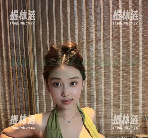 微密圈 - 奶雯图集：浴室反光中的吸引，啥时候能洗掉这腻味呢
