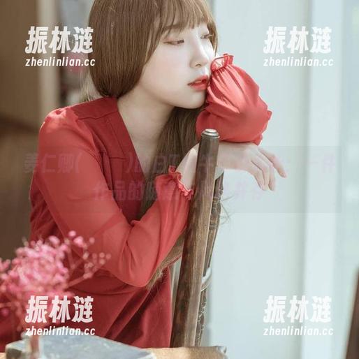 姜仁卿(강인경)的白T恤牛仔裤大计：一件作品的随意与风格并存
