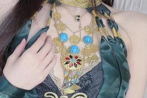 小小奶瓶儿的“御姐”写真最新更新，真是一次视觉上的轰炸，我仿佛被魅力的奶瓶包围了！