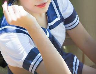 推女神 – 爱上这张白色照片，叶佳颐你就是那道光？