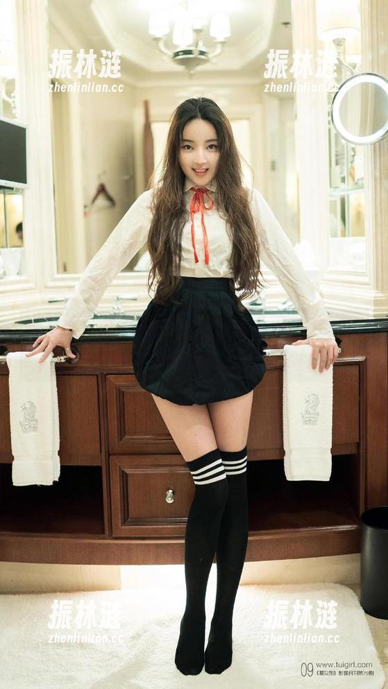 推女郎 - 王依萌白丝图库大公开，分享出门前我也不知道会发生什么！