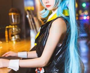 更新后的无筝ryou：她的礼服原图让人想立刻采取紧急措施——买买买！