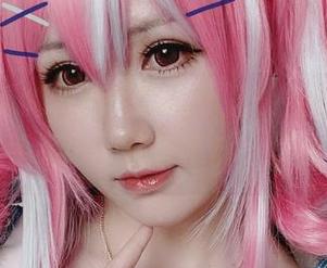 是本末末的海边，Cos图里缺点什么？哦，似乎是……装备不够“凉快”！