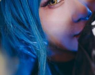可疑的末夜787和白色内衣：高清壁纸请您自重！