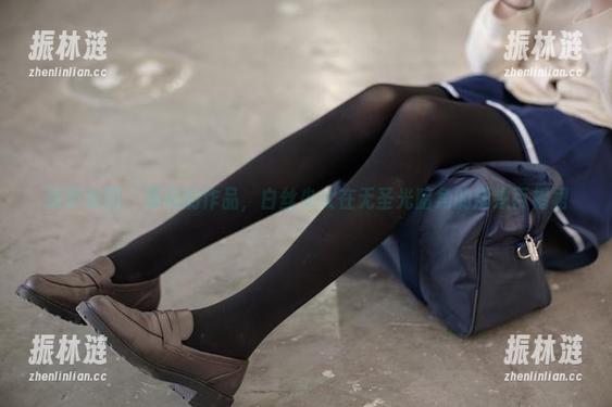 森萝财团 - 吸吸的作品，白丝少女在无圣光暗角的叛逆百褶裙