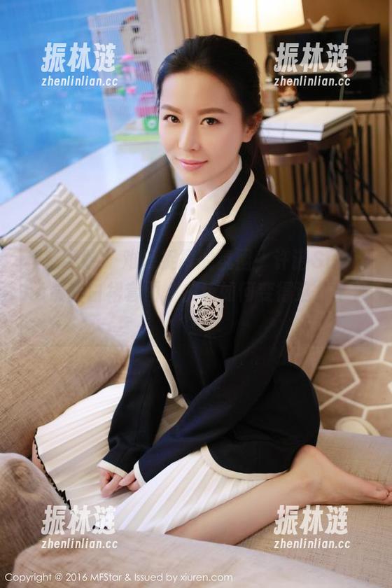 模范学院 - 难以捉摸的氛围，许诺Sabrina最新白裙套图，白色如何变得这么个性？