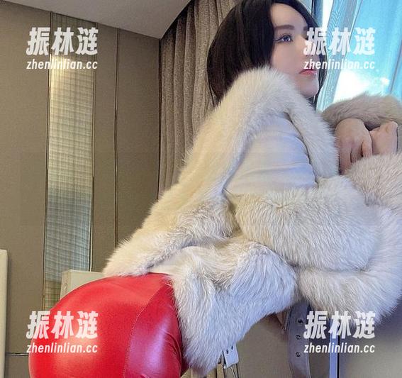 微密圈 - 图片分享：水蜜桃米米，又红又火，这小姑娘是去哪摘的桃子呢？