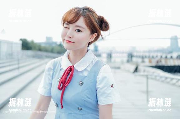 波萝社 - 一季又一季，许文婷Regina连衣裙的套图里总有我没想到的惊喜