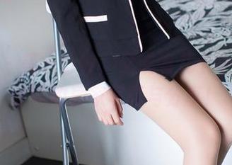 爱蜜社 – 等一分钟，又或者几个小时，戴小唯的居家写真与分享！