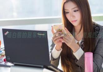 爱蜜社 – 萌白酱的居家写真：看她如何把家变成自己的舞台
