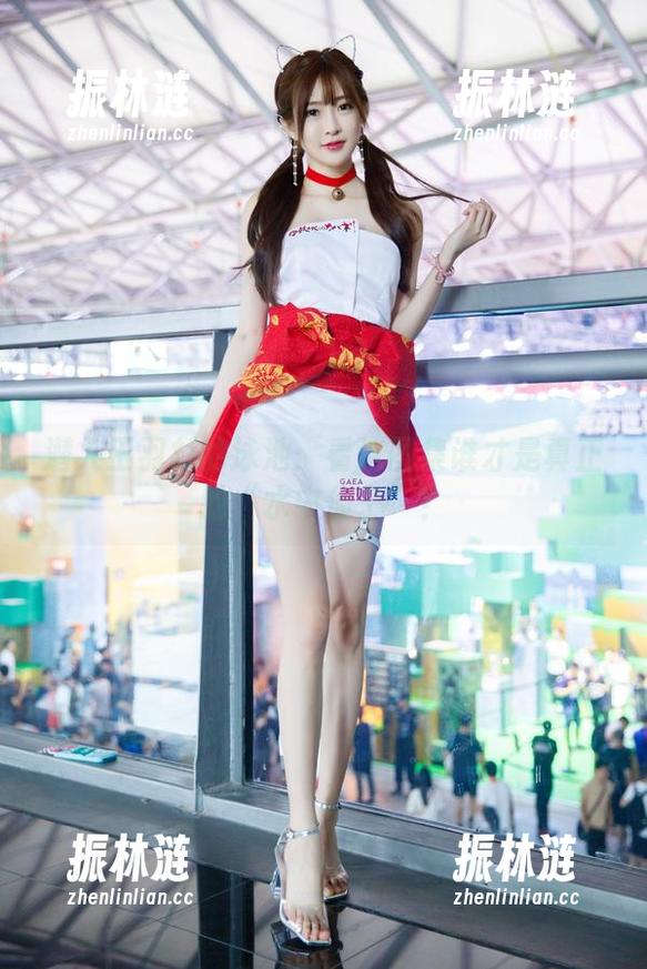 潜入王羽杉的泳池：看这图集谁才是真正的“水中仙子”？