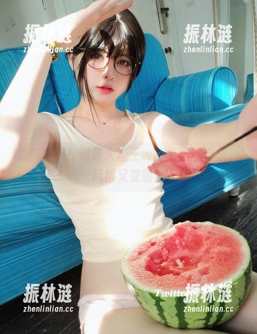 新鲜出炉！眼酱大魔王w的白裙写真集，风格又变啦！