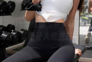 秀人网 – Yomi悠蜜的居家写真大作战，资源丰富得让人想抛弃外卖！