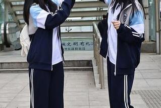 秀人网 – lucky咏丹用免费写真叙述着校服的天真与怀旧