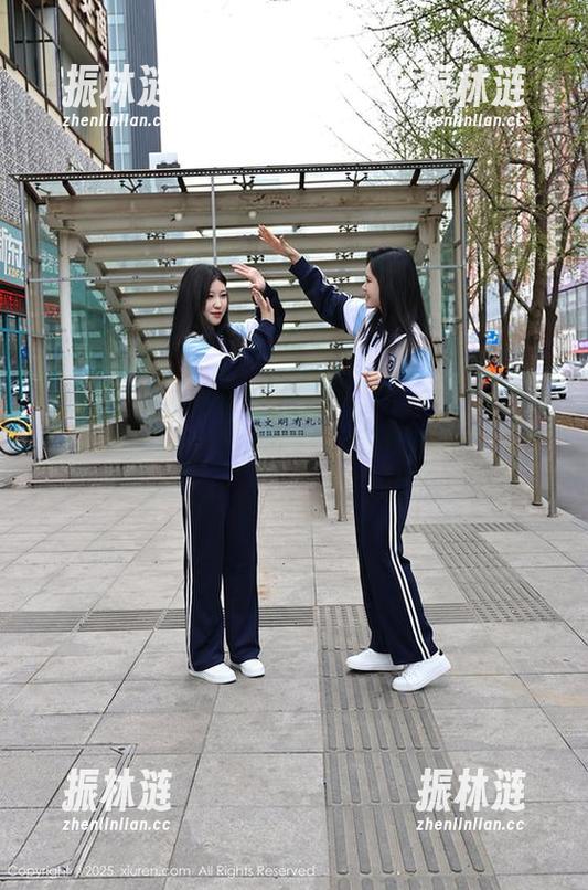 秀人网 - lucky咏丹用免费写真叙述着校服的天真与怀旧