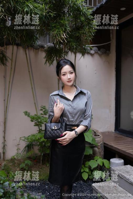 秀人网 - 高清图包：冷月yuer运动的无辜表情和蓄意逗趣，一言难尽！