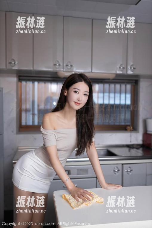 秀人网 - 书香气息飘扬——安然maleah图书馆写真集，值得一翻的更新！