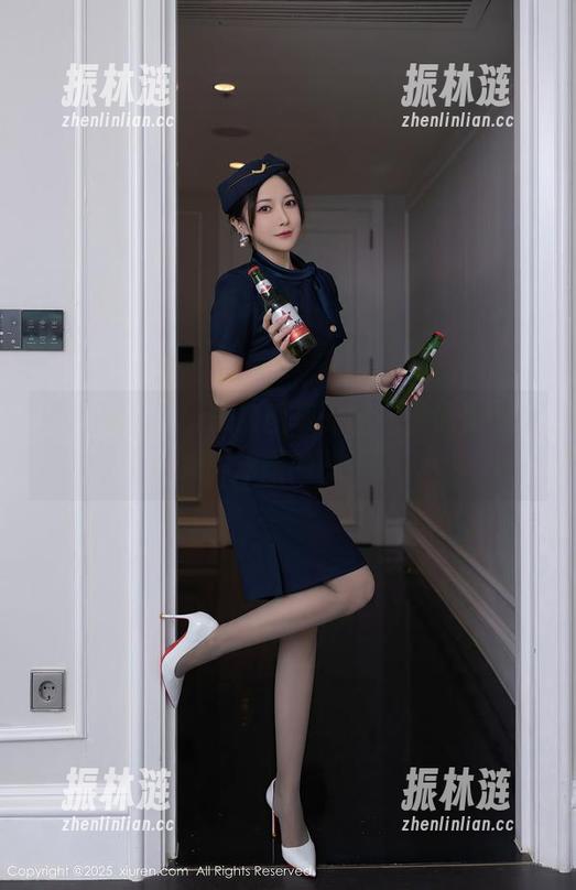 秀人网 - 恩一短裤图集分享，更像是一次美腿炫耀的测试！