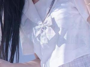 果然只要有米线线sama，女孩即使在原图中也能引发我们关于米线的各种遐想！