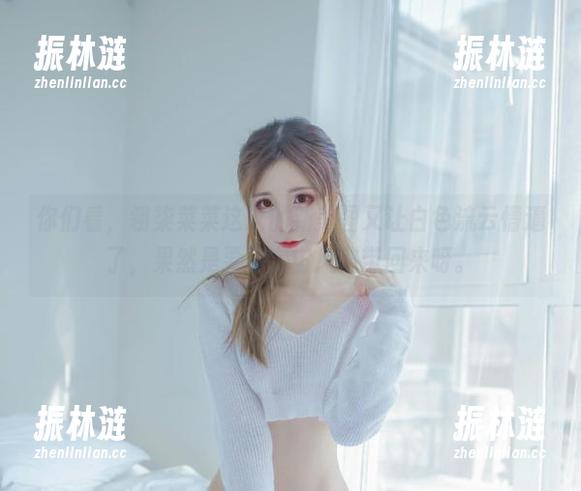 你们看，翎柒菜菜这次的新美图又让白色流云懵逼了，果然是要把宇宙风格带回来呀。