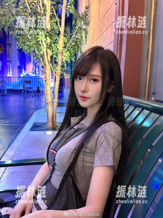 腐团儿Ikaros 腐团儿Ikaros的浴室奇遇:图包里的微妙瞬息
