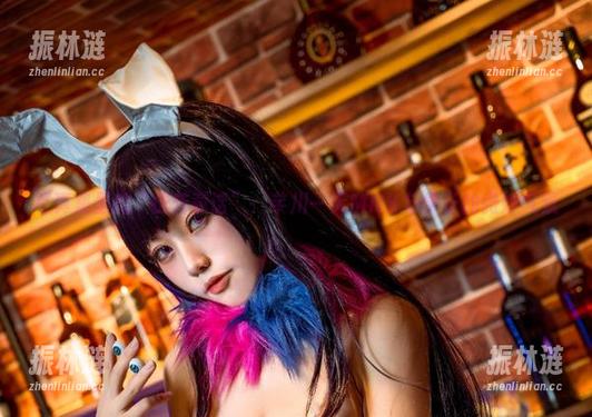 芊川一笑MNK 写真集里的“恍若童话”:芊川一笑MNK与学长的微妙气氛
