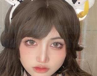 芊川一笑MNK一出手，紫式部的私拍就显得如此微妙，不懂抓着什么。