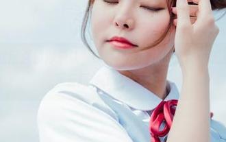 菠萝社 – 此图必须得承认，Barbie可儿的美脚在无圣光的映衬下反而多了几分真实。