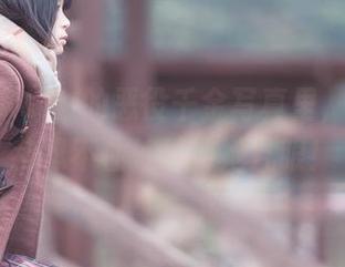 在落落Raku的恶役千金写真里，竟然让我忍不住持续瞄她几眼！
